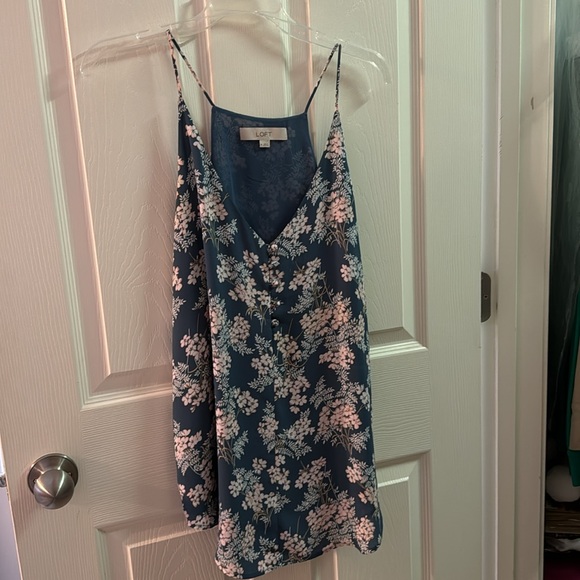 Ann Taylor loft, camisole, floral pattern button detail size medium - Picture 4 of 6